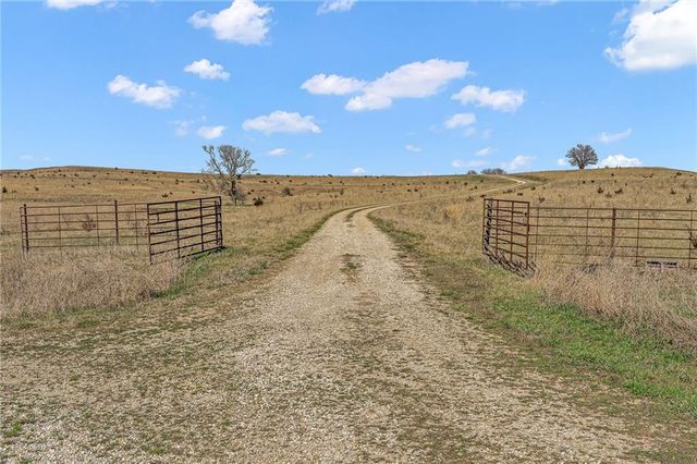 374 N 750 Road, Overbrook, KS 66524