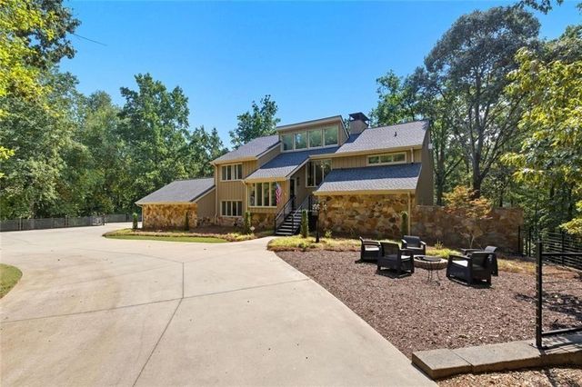 3680 Lamplighter Cove Road, Gainesville, GA 30504