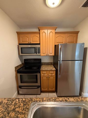 6043 10th Avenue N 231, Greenacres, FL 33463