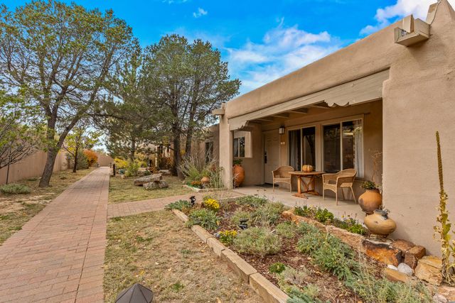 320 Artist 58, Santa Fe, NM 87501