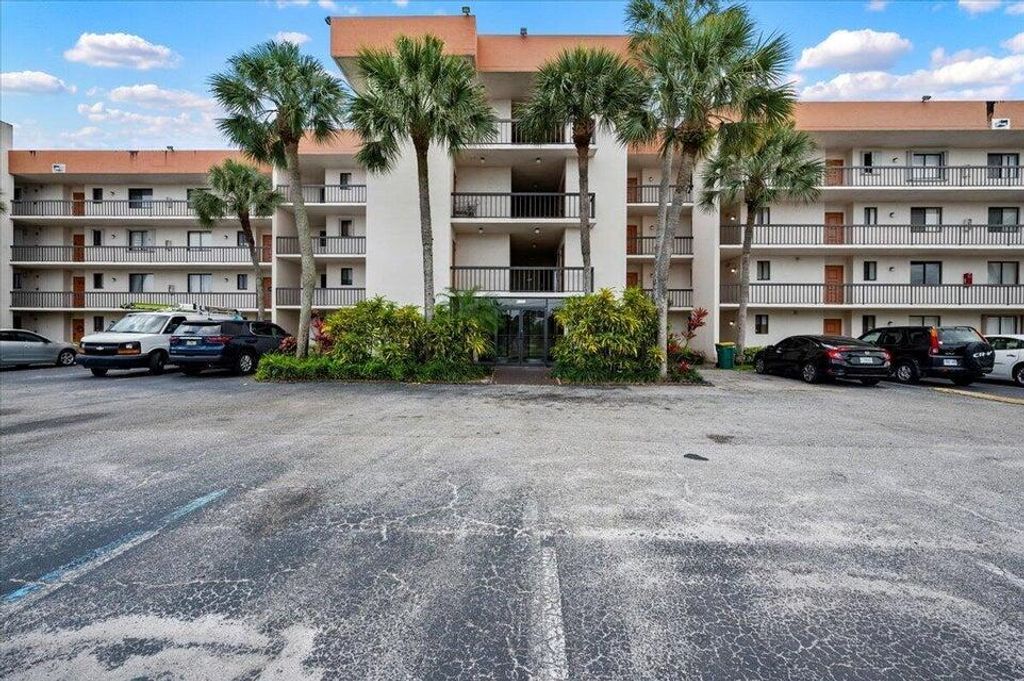 5981 Via Vermilya Road 206, Lake Worth, FL 33462