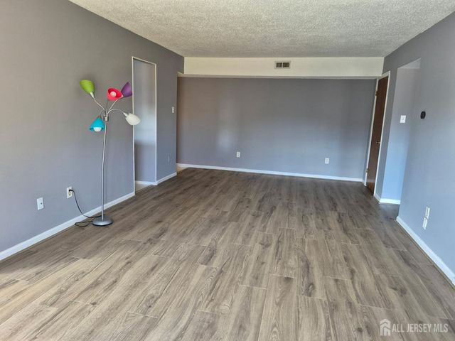 915 Edison Glen Terrace, Edison, NJ 08837