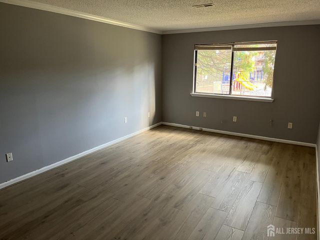 915 Edison Glen Terrace, Edison, NJ 08837