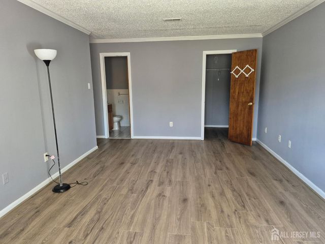 915 Edison Glen Terrace, Edison, NJ 08837