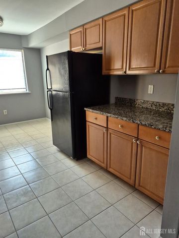 915 Edison Glen Terrace, Edison, NJ 08837