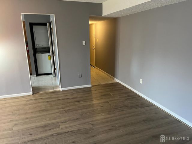 915 Edison Glen Terrace, Edison, NJ 08837