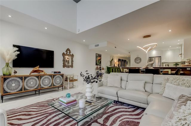 301 2ND STREET N 10, St Petersburg, FL 33701