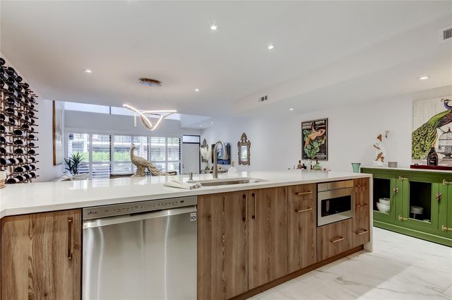 301 2ND STREET N 10, St Petersburg, FL 33701