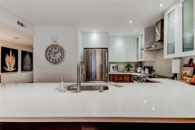 301 2ND STREET N 10, St Petersburg, FL 33701