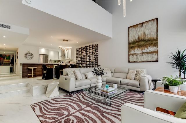 301 2ND STREET N 10, St Petersburg, FL 33701