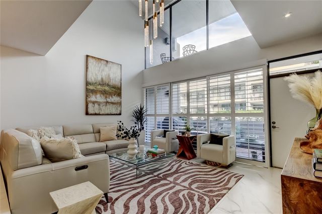 301 2ND STREET N 10, St Petersburg, FL 33701