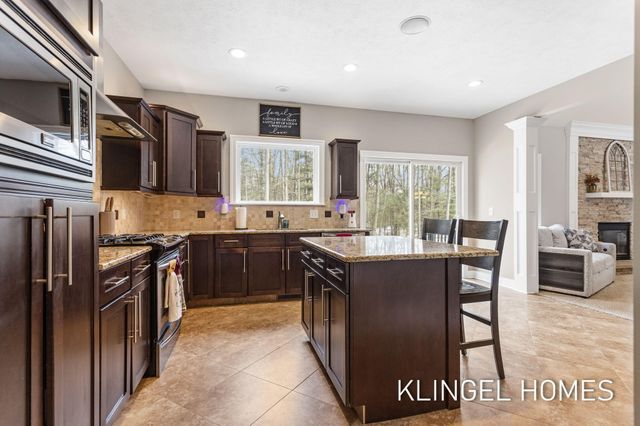 16831 Watersedge Drive, Grand Haven, MI 49417
