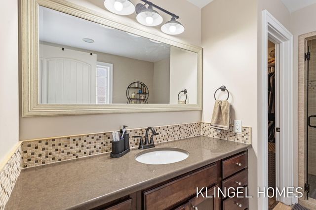 16831 Watersedge Drive, Grand Haven, MI 49417