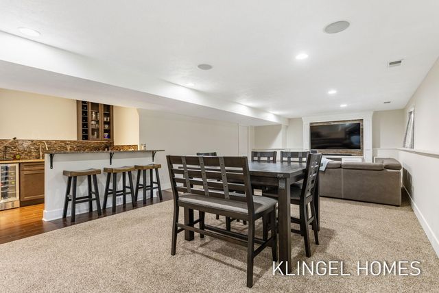 16831 Watersedge Drive, Grand Haven, MI 49417