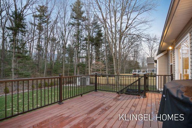 16831 Watersedge Drive, Grand Haven, MI 49417