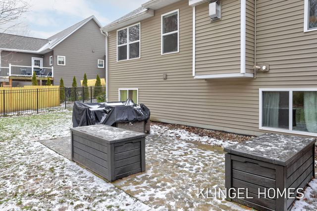 16831 Watersedge Drive, Grand Haven, MI 49417
