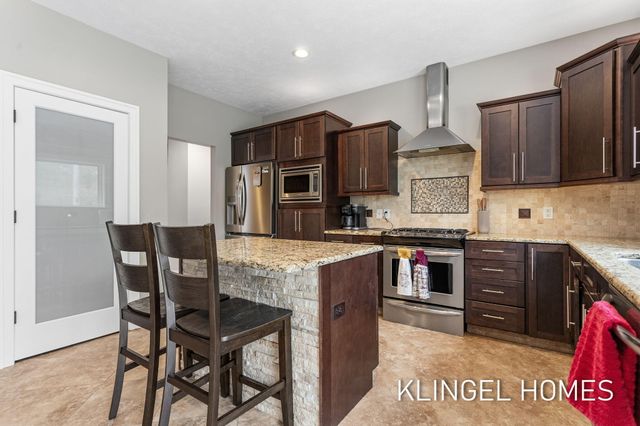 16831 Watersedge Drive, Grand Haven, MI 49417
