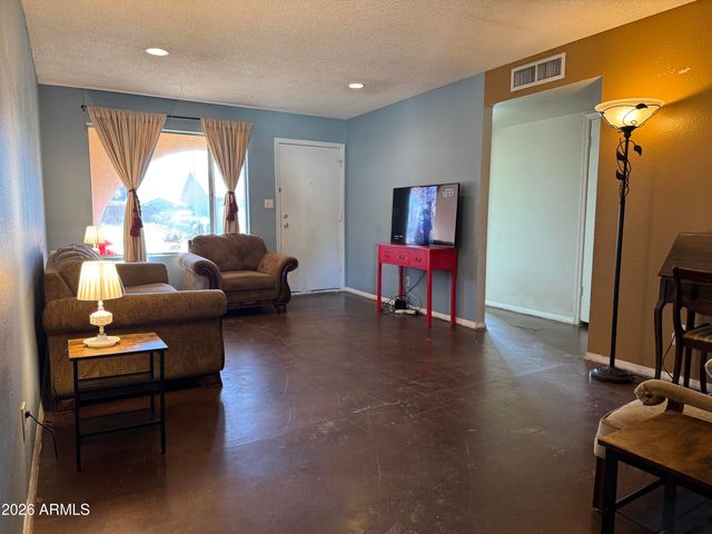 1814 W CHEYENNE Drive, Chandler, AZ 85224