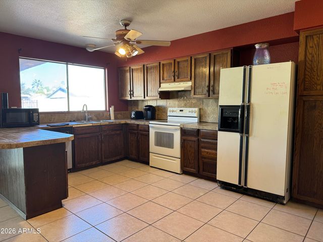 1814 W CHEYENNE Drive, Chandler, AZ 85224