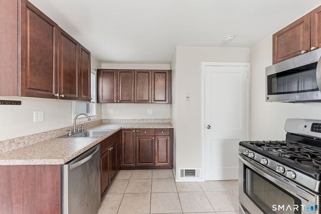 92 Seaman Circle, Manchester, CT 06040