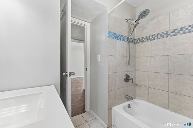 92 Seaman Circle, Manchester, CT 06040