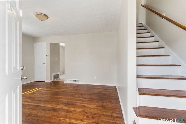 92 Seaman Circle, Manchester, CT 06040