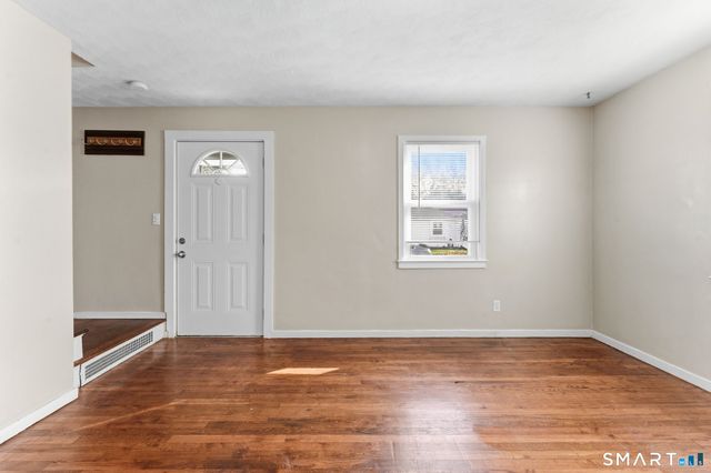 92 Seaman Circle, Manchester, CT 06040