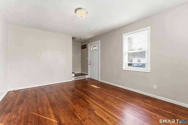 92 Seaman Circle, Manchester, CT 06040
