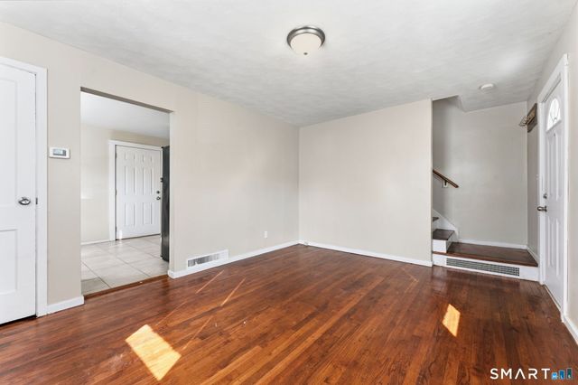 92 Seaman Circle, Manchester, CT 06040
