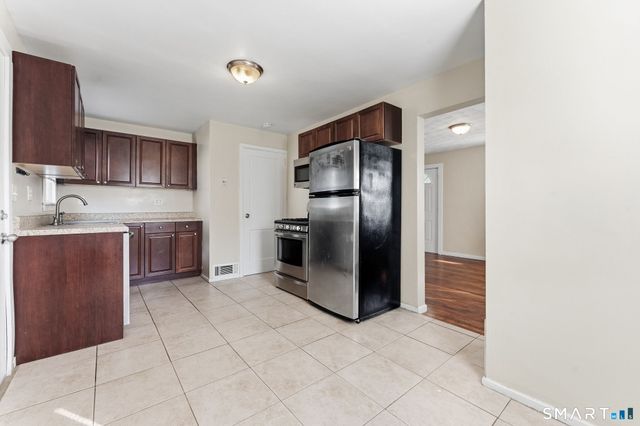 92 Seaman Circle, Manchester, CT 06040