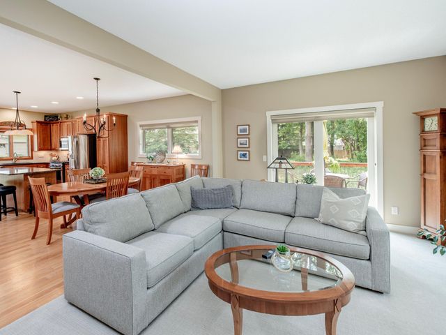 2621 Cardinal Court, North Saint Paul, MN 55109