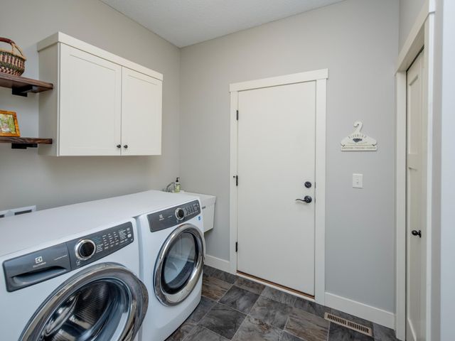 2621 Cardinal Court, North Saint Paul, MN 55109