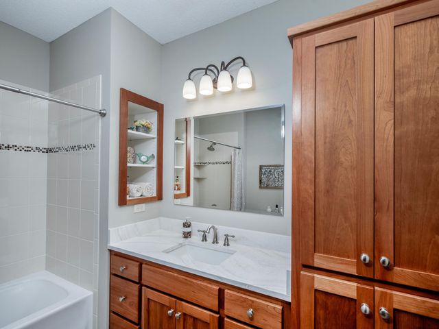 2621 Cardinal Court, North Saint Paul, MN 55109