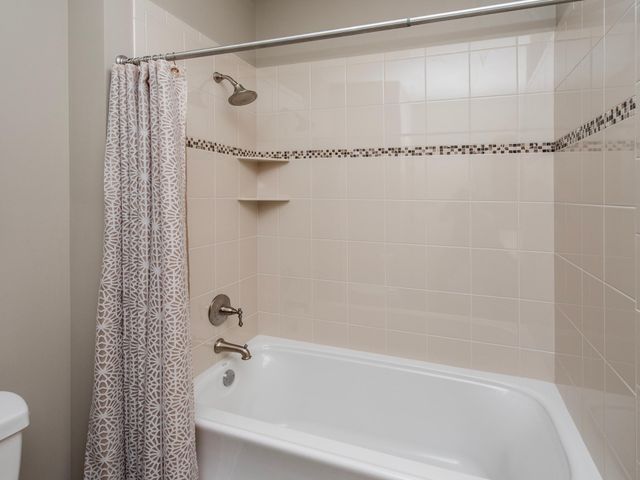 2621 Cardinal Court, North Saint Paul, MN 55109