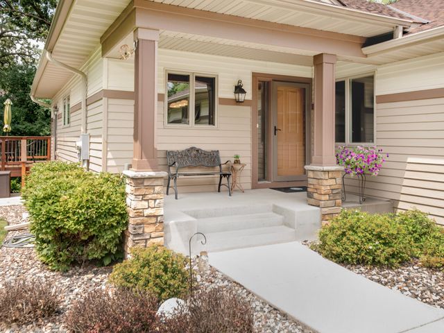 2621 Cardinal Court, North Saint Paul, MN 55109