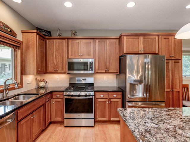 2621 Cardinal Court, North Saint Paul, MN 55109