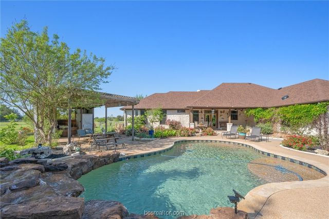 7754 Edge Cut Off Road, Hearne, TX 77859