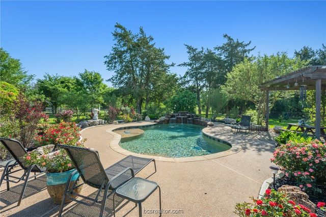 7754 Edge Cut Off Road, Hearne, TX 77859