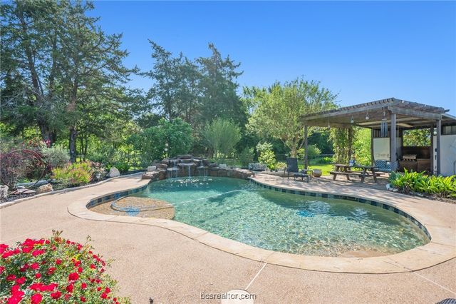 7754 Edge Cut Off Road, Hearne, TX 77859