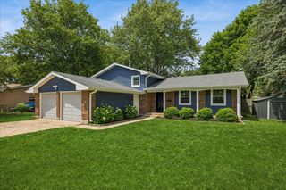 60 New Castle Court, Crystal Lake, IL 60014