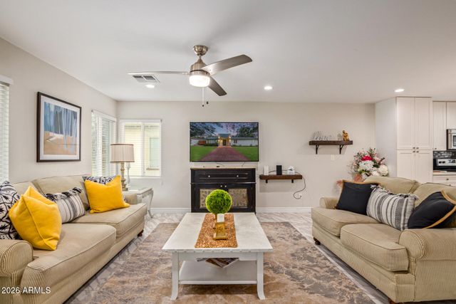 2209 E WINDSOR Avenue, Phoenix, AZ 85006