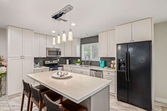 2209 E WINDSOR Avenue, Phoenix, AZ 85006