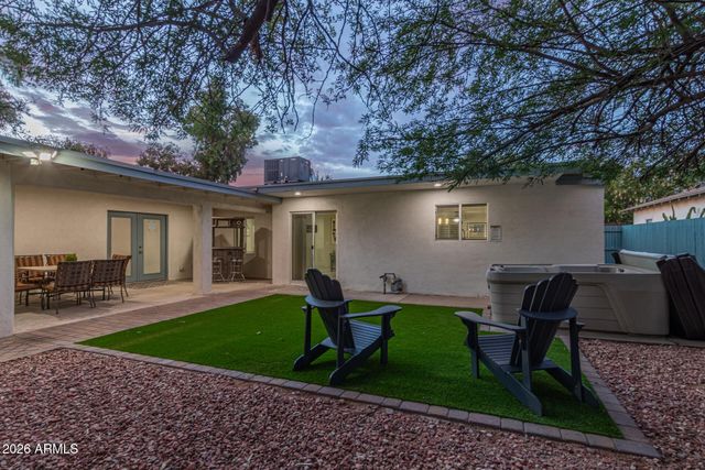 2209 E WINDSOR Avenue, Phoenix, AZ 85006