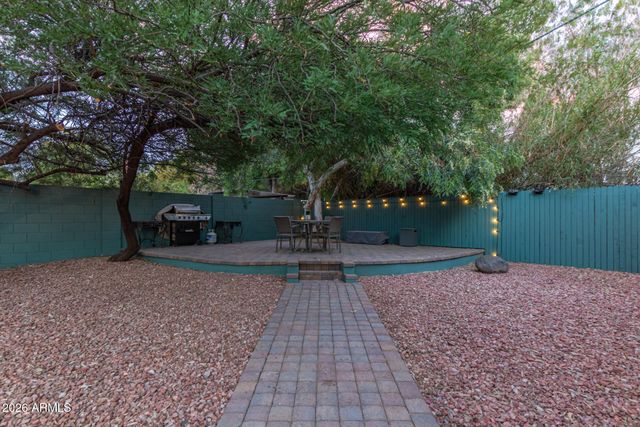 2209 E WINDSOR Avenue, Phoenix, AZ 85006