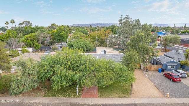 2209 E WINDSOR Avenue, Phoenix, AZ 85006