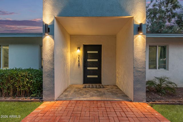2209 E WINDSOR Avenue, Phoenix, AZ 85006