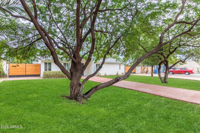 2209 E WINDSOR Avenue, Phoenix, AZ 85006