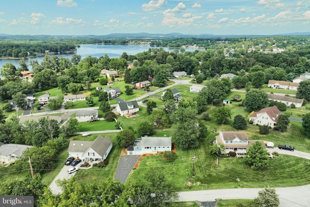 13 STUART DR, East Berlin, PA 17316
