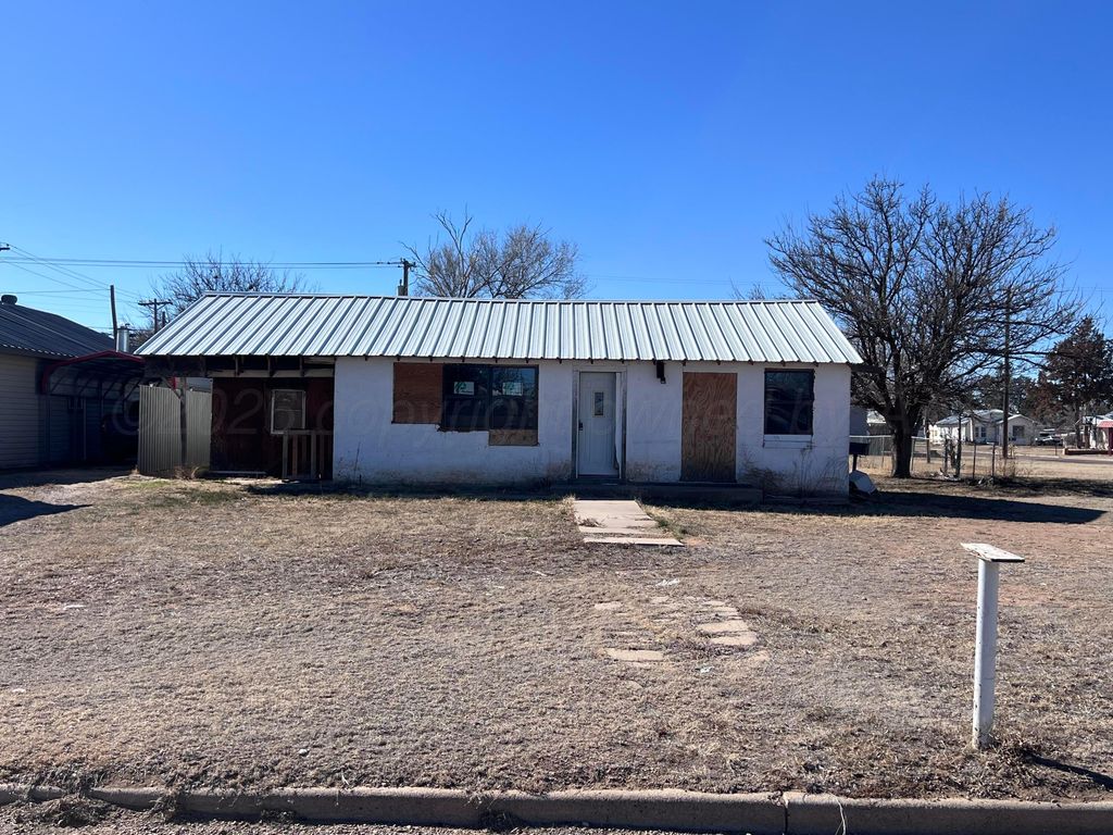 109 NW 5th Street, Dimmitt, TX 79027