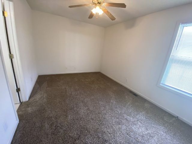 237 State Line Dr, Oak Grove, KY 42262
